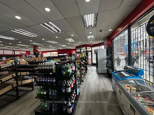 1011, Dufferin, Dovercourt-Wallace Emerson-Junction, Toronto