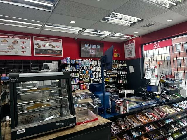 1011, Dufferin, Dovercourt-Wallace Emerson-Junction, Toronto