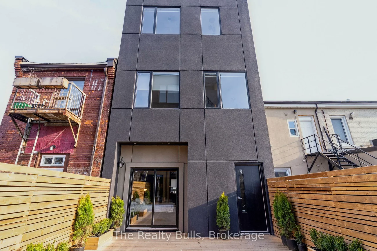 1320, Queen, Roncesvalles, Toronto