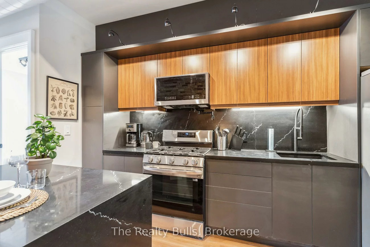 1320, Queen, Roncesvalles, Toronto