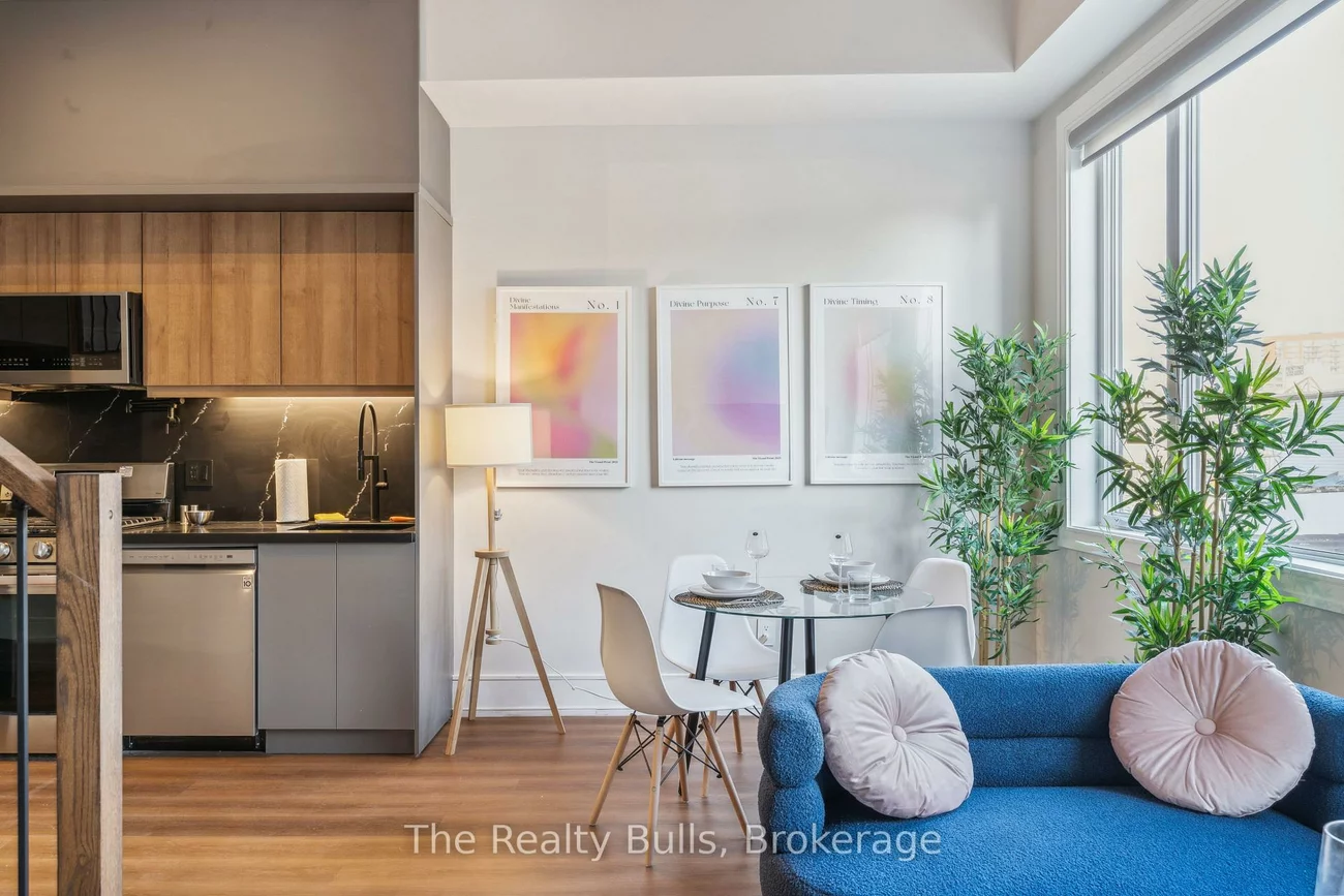 1320, Queen, Roncesvalles, Toronto