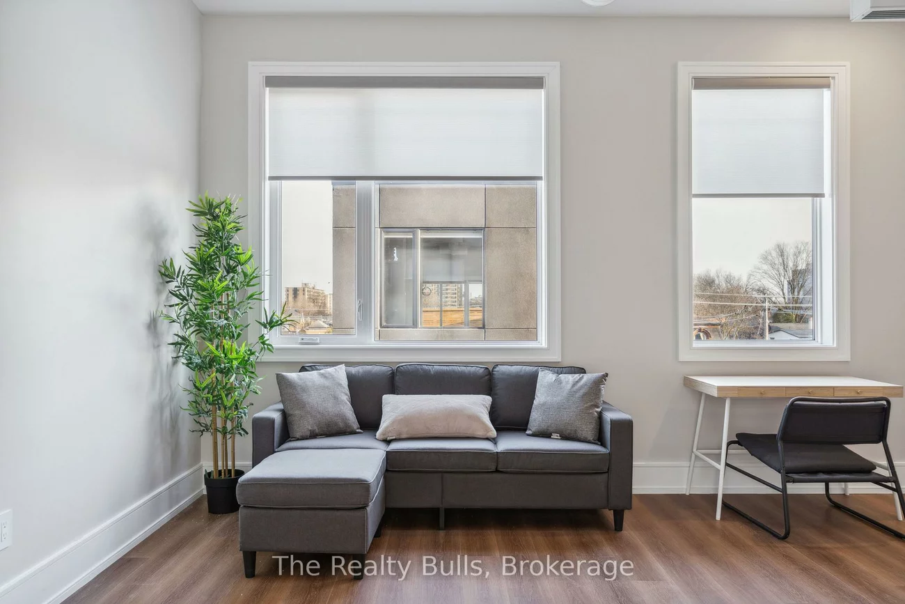 1320, Queen, Roncesvalles, Toronto