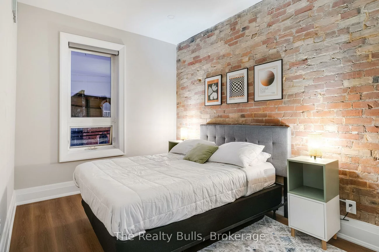 1320, Queen, Roncesvalles, Toronto