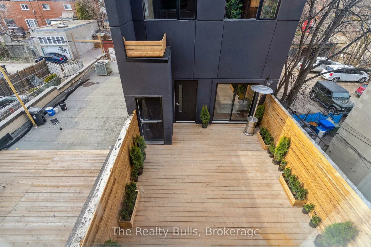 1320, Queen, Roncesvalles, Toronto