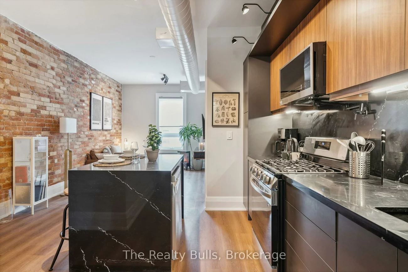 1320, Queen, Roncesvalles, Toronto