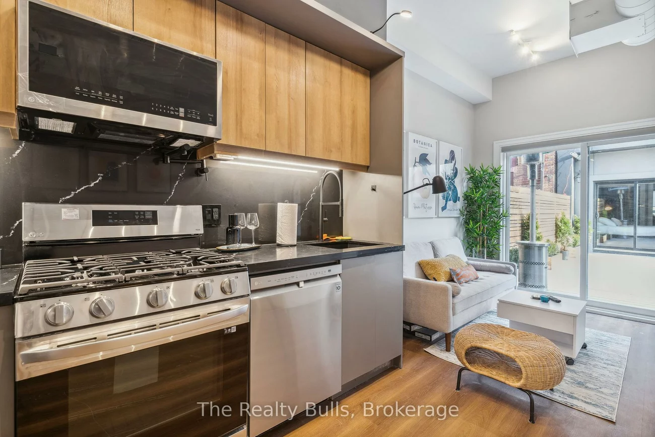 1320, Queen, Roncesvalles, Toronto