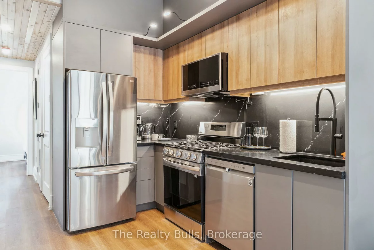 1320, Queen, Roncesvalles, Toronto