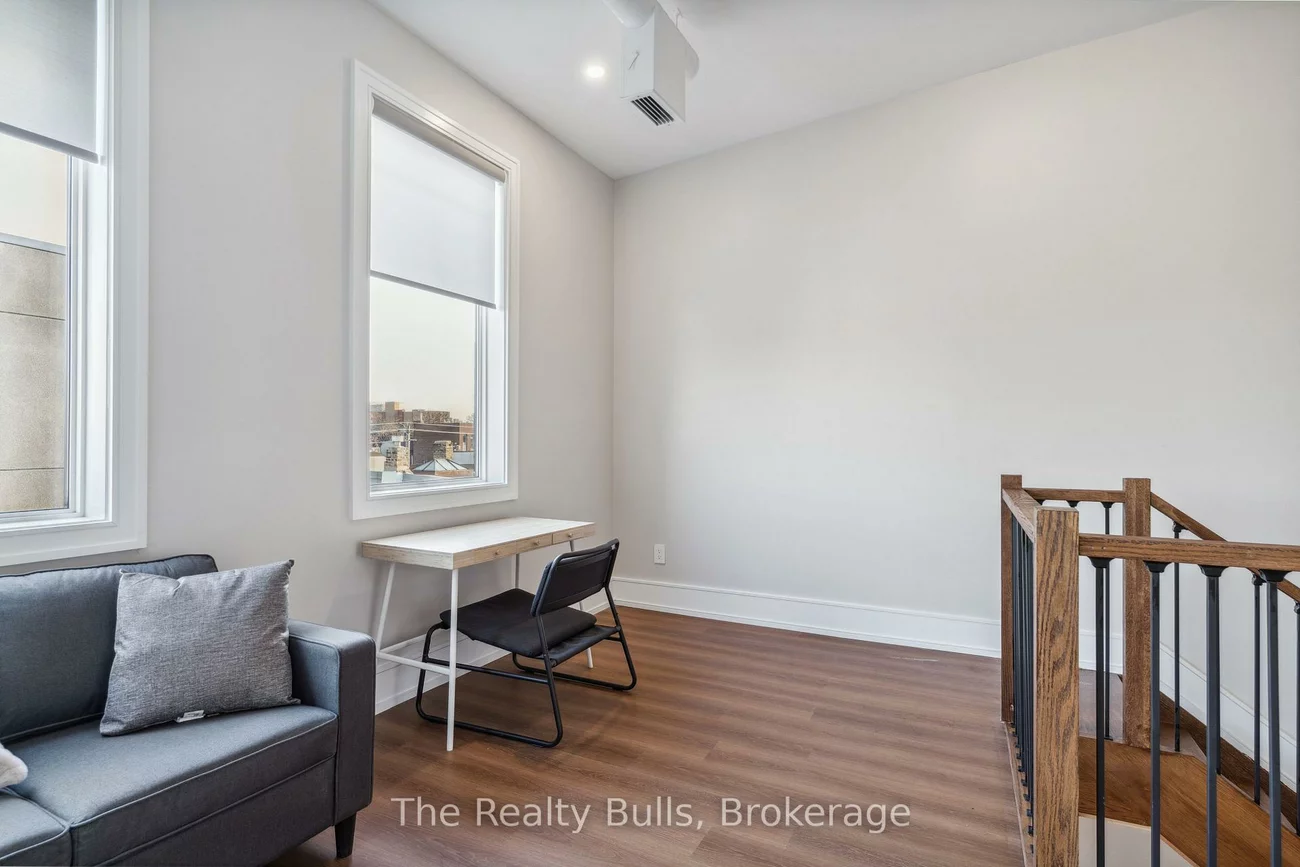 1320, Queen, Roncesvalles, Toronto