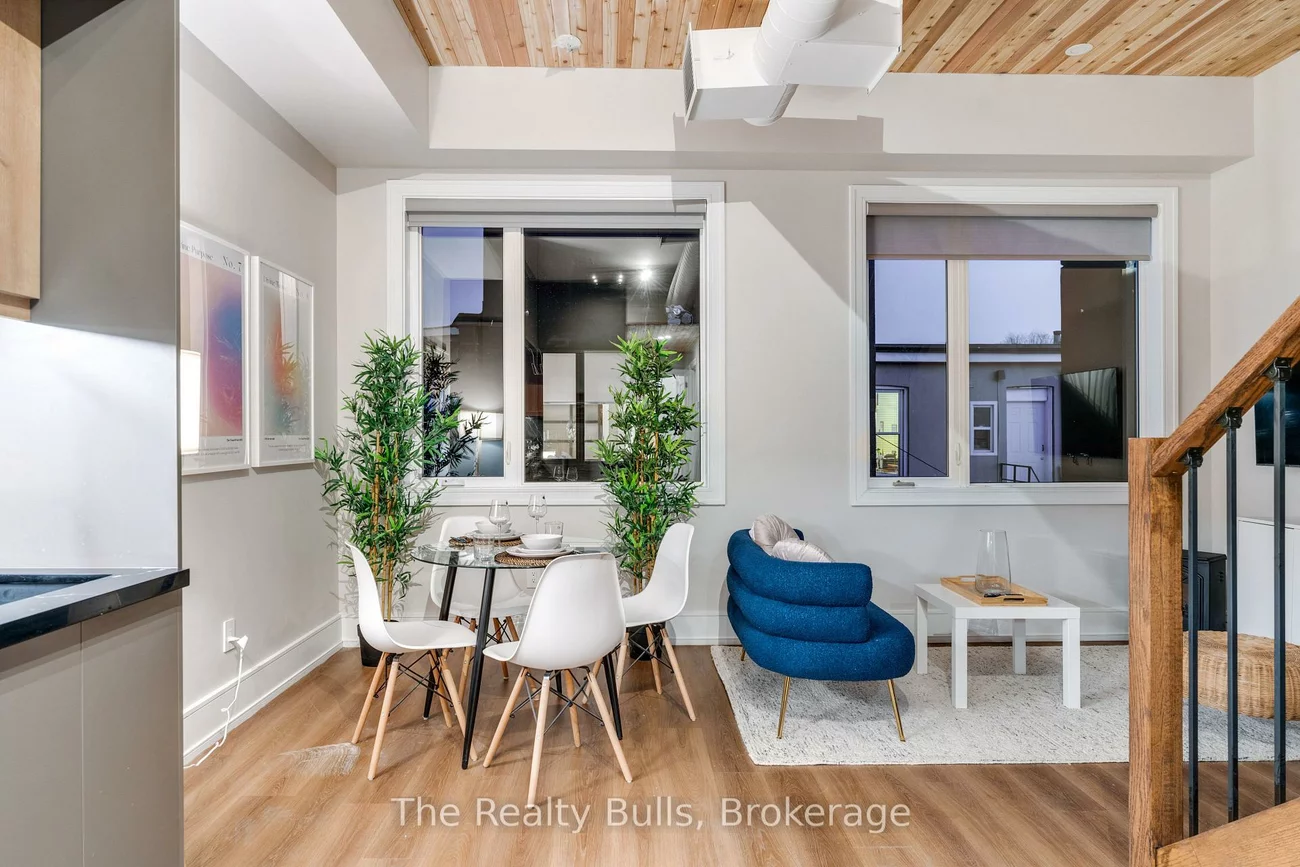 1320, Queen, Roncesvalles, Toronto