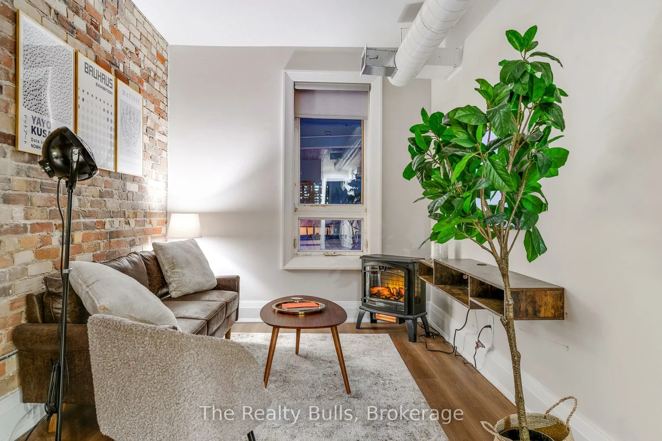 1320, Queen, Roncesvalles, Toronto