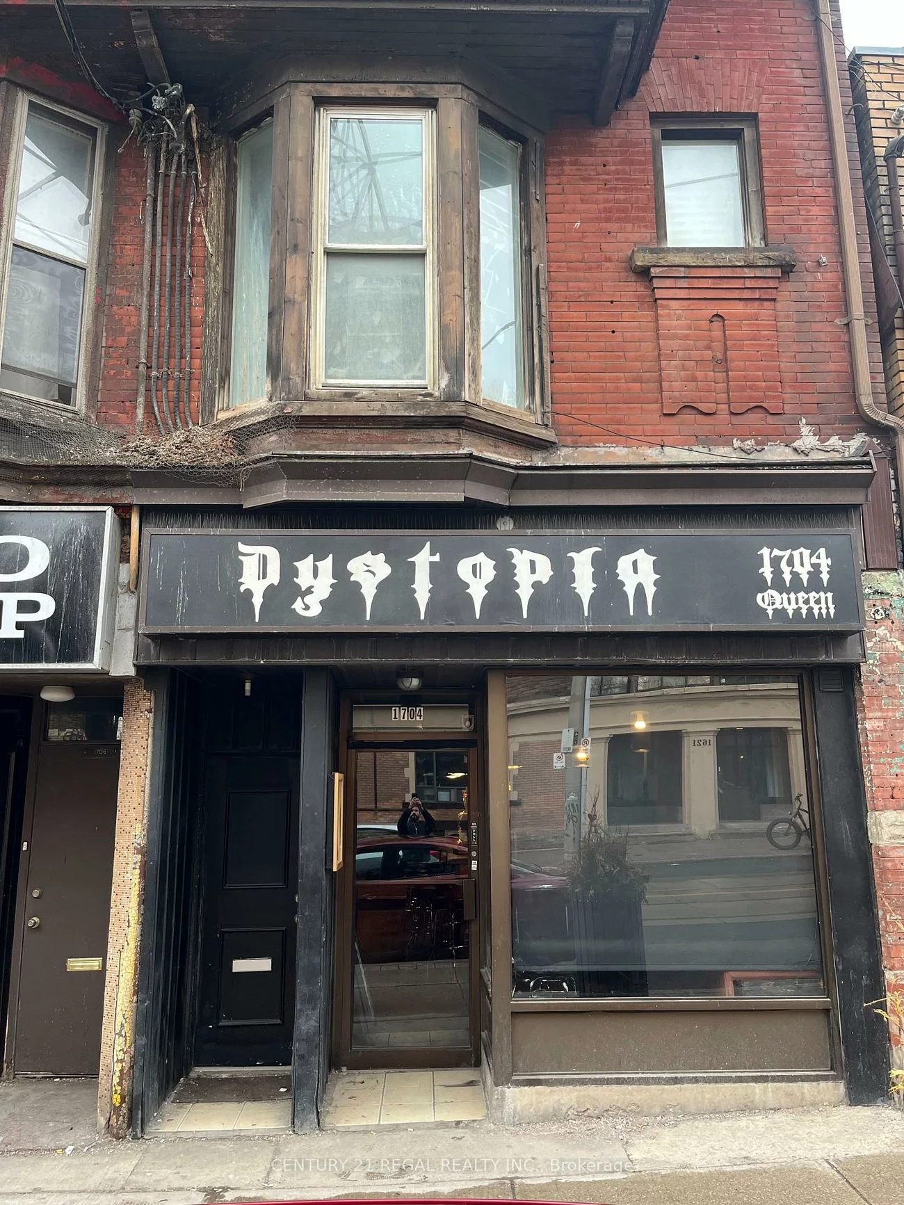 1704, Queen, Roncesvalles, Toronto