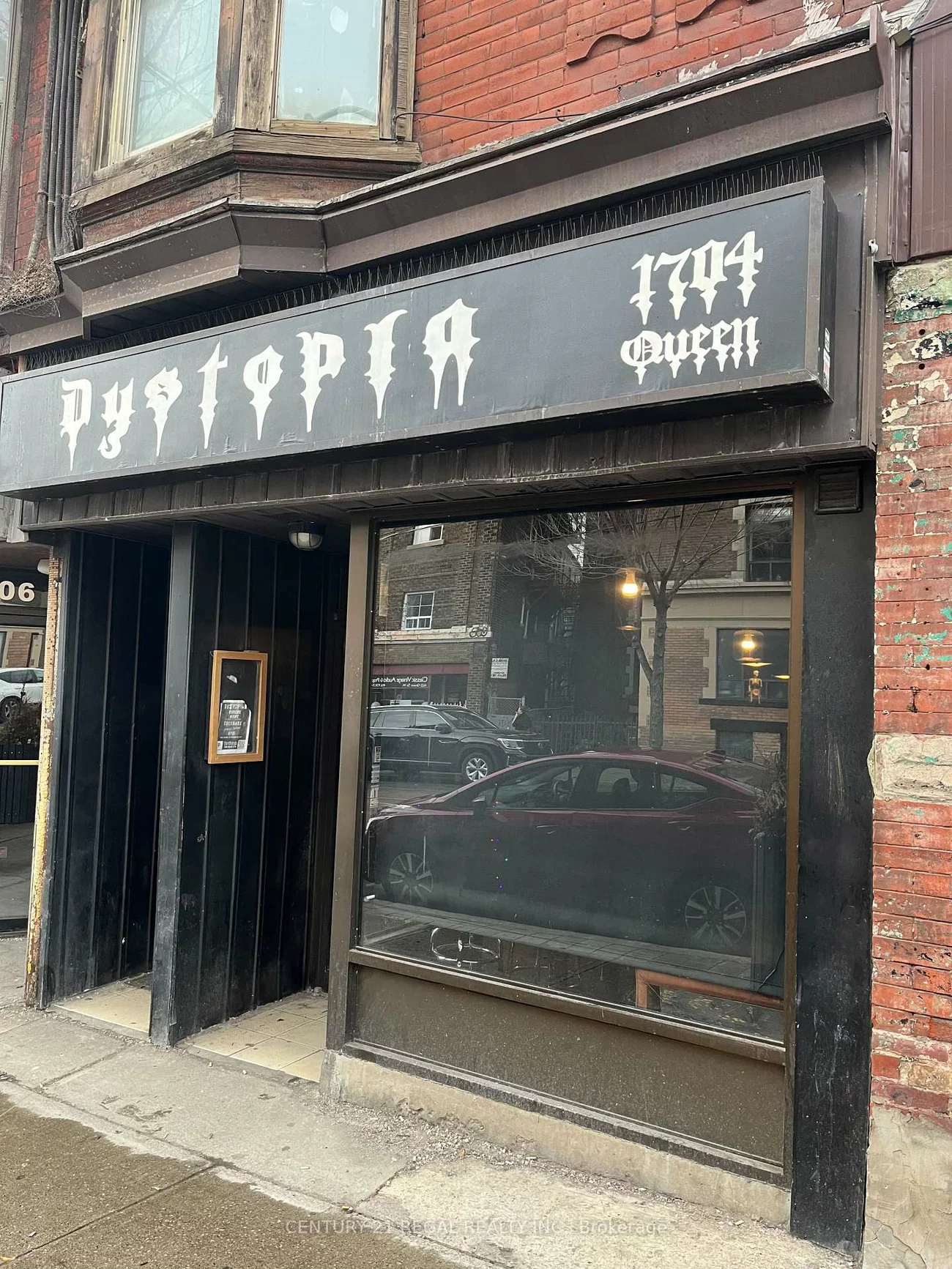 1704, Queen, Roncesvalles, Toronto