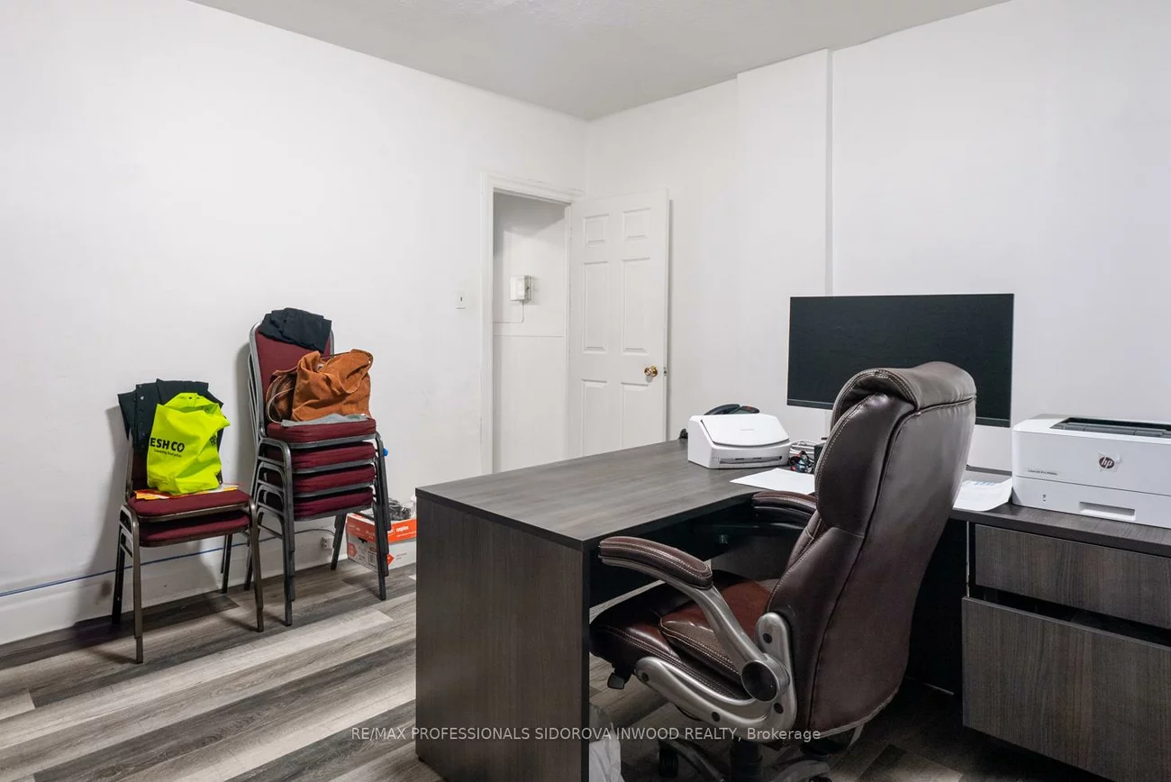 1665, Bloor, High Park-Swansea, Toronto