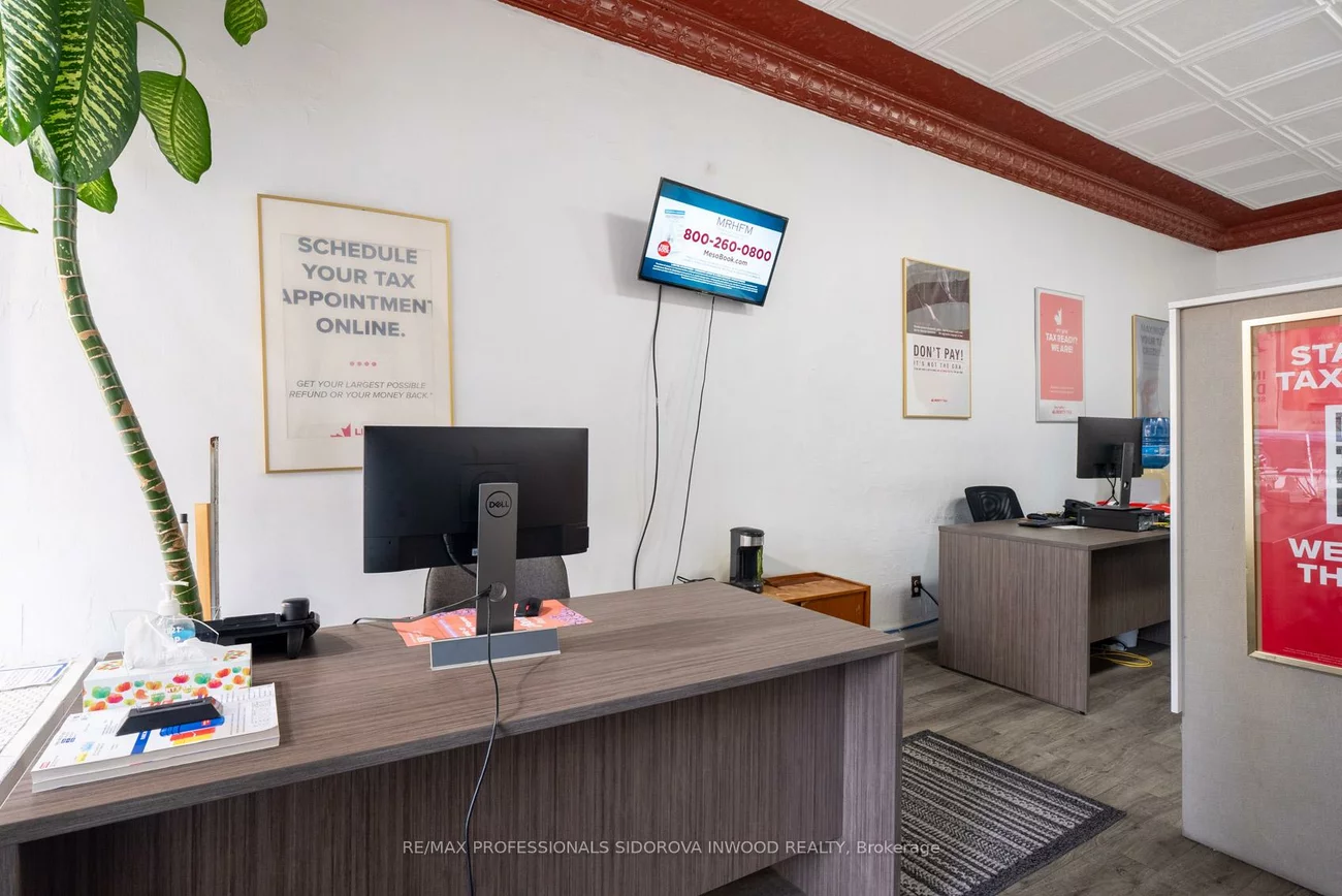 1665, Bloor, High Park-Swansea, Toronto