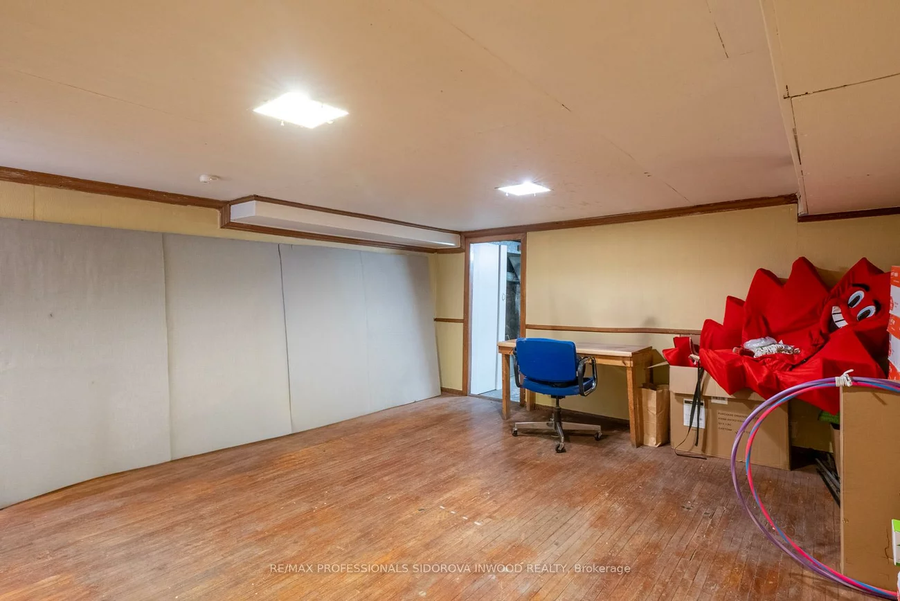 1665, Bloor, High Park-Swansea, Toronto