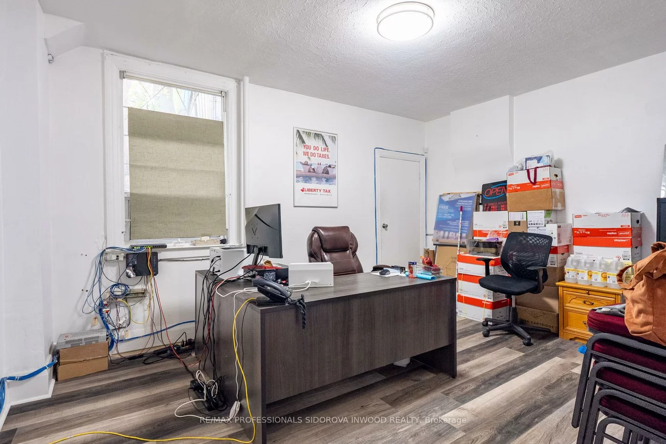 1665, Bloor, High Park-Swansea, Toronto