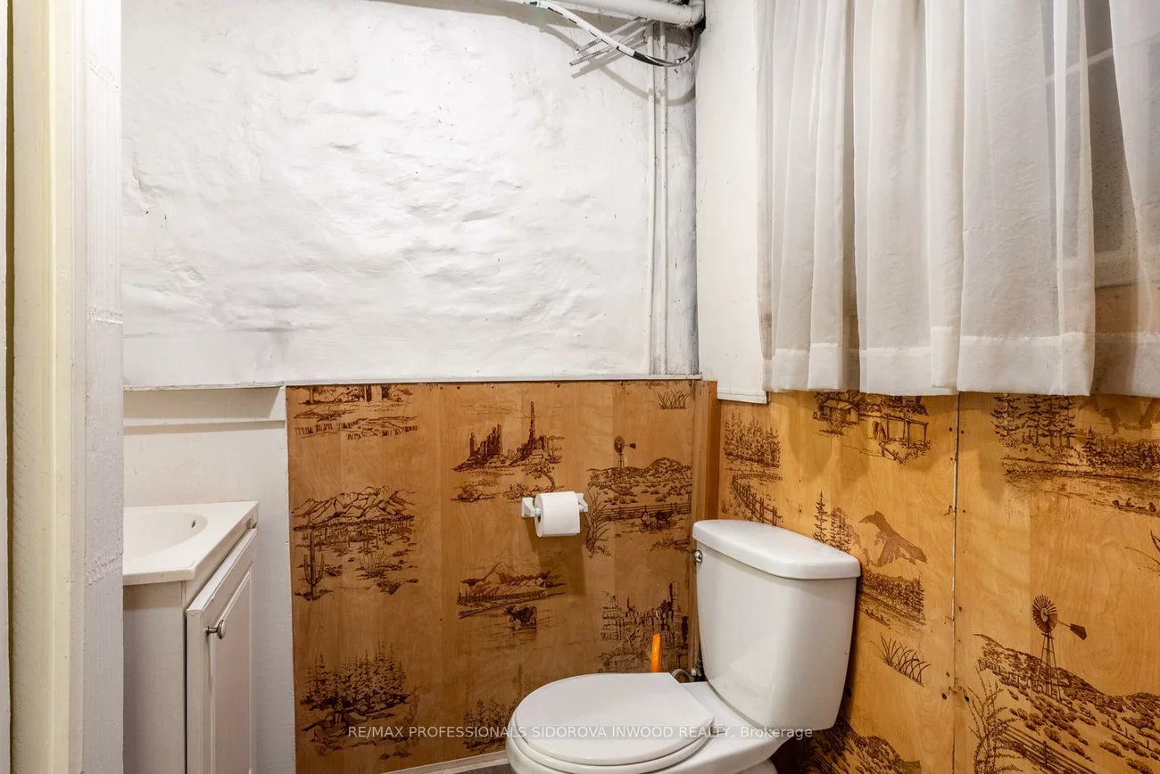 1665, Bloor, High Park-Swansea, Toronto