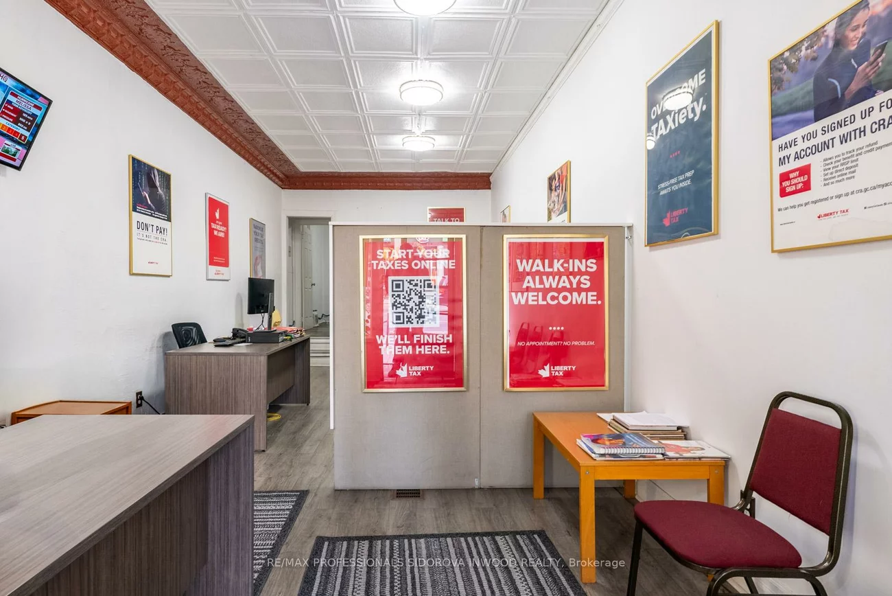 1665, Bloor, High Park-Swansea, Toronto