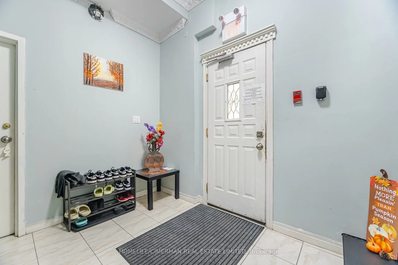 2681, Eglinton, Keelesdale-Eglinton West, Toronto