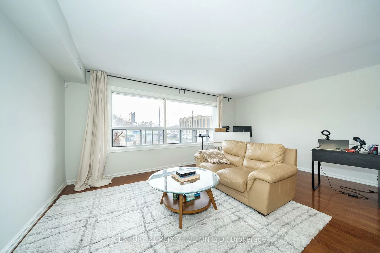 744-746, Wilson, Downsview-Roding-CFB, Toronto