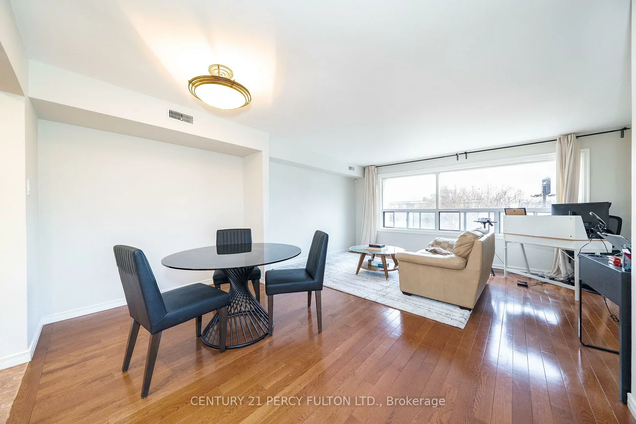 744-746, Wilson, Downsview-Roding-CFB, Toronto