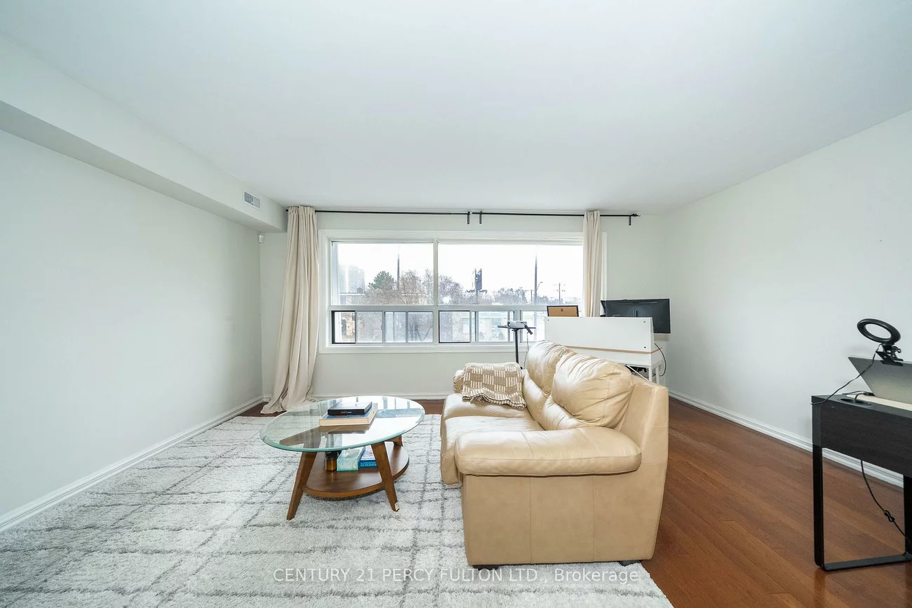 744-746, Wilson, Downsview-Roding-CFB, Toronto