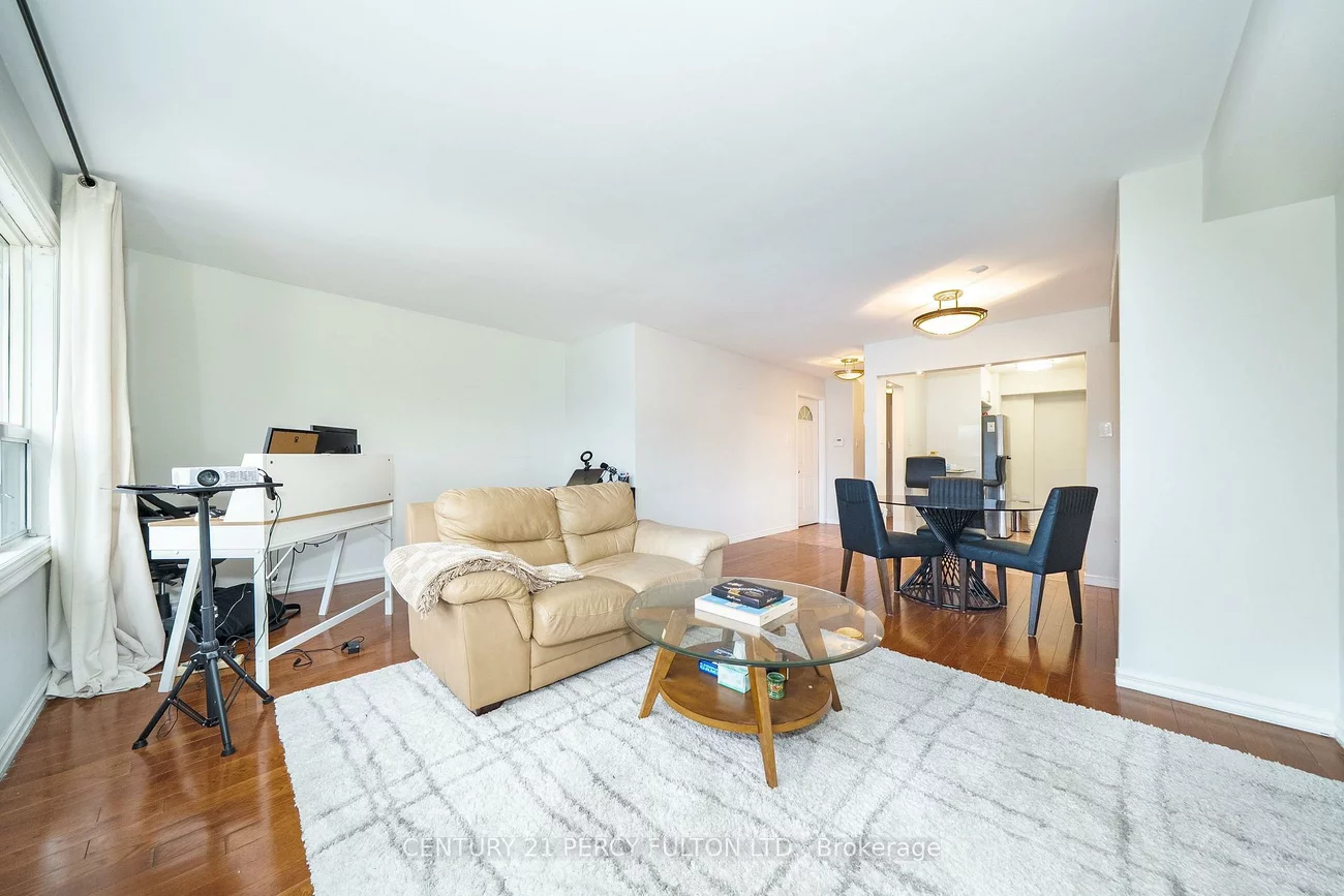 744-746, Wilson, Downsview-Roding-CFB, Toronto