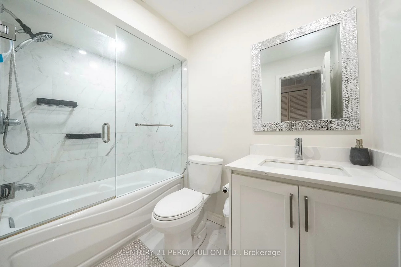 744-746, Wilson, Downsview-Roding-CFB, Toronto