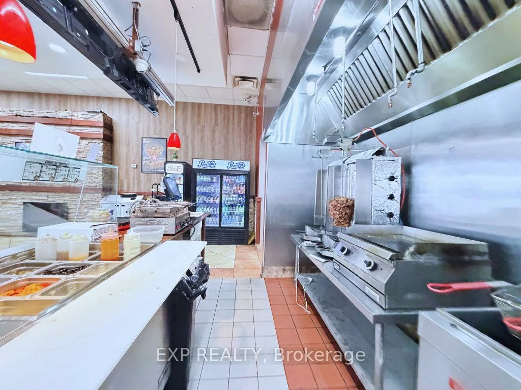 285, Rexdale, West Humber-Clairville, Toronto