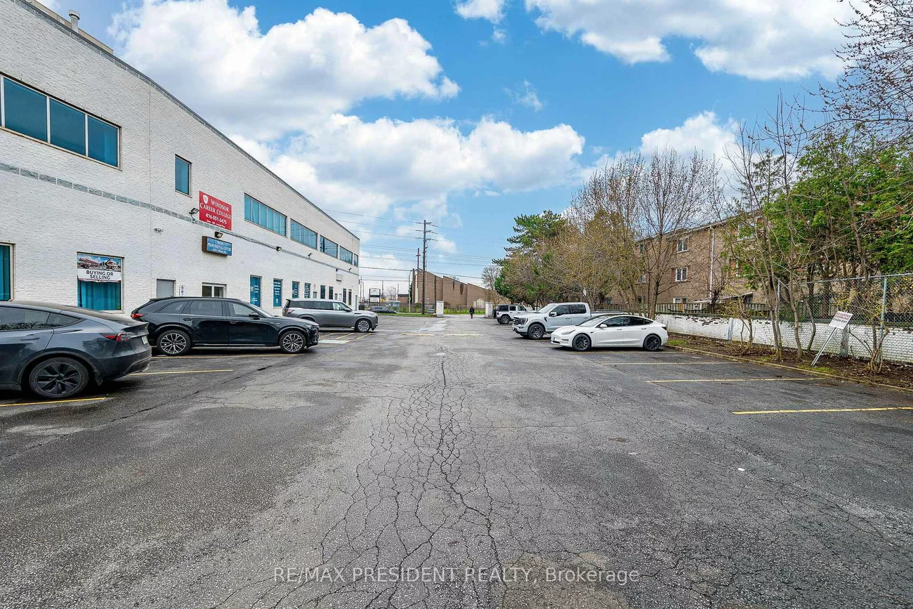 1625, Albion, West Humber-Clairville, Toronto