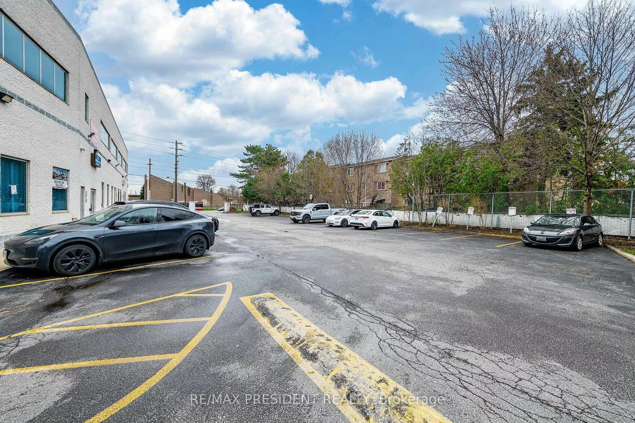 1625, Albion, West Humber-Clairville, Toronto