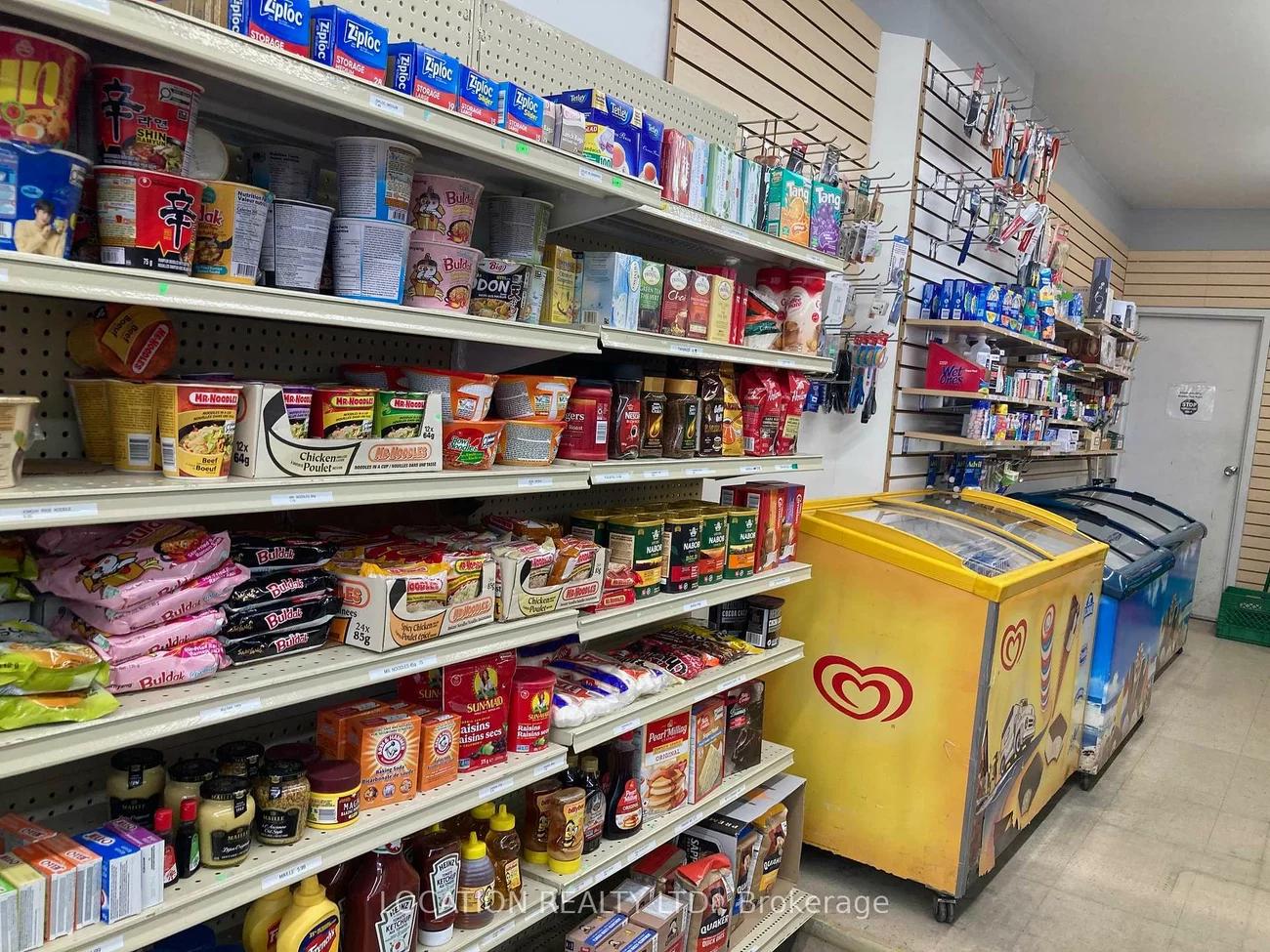 1422, Bloor, Dovercourt-Wallace Emerson-Junction, Toronto