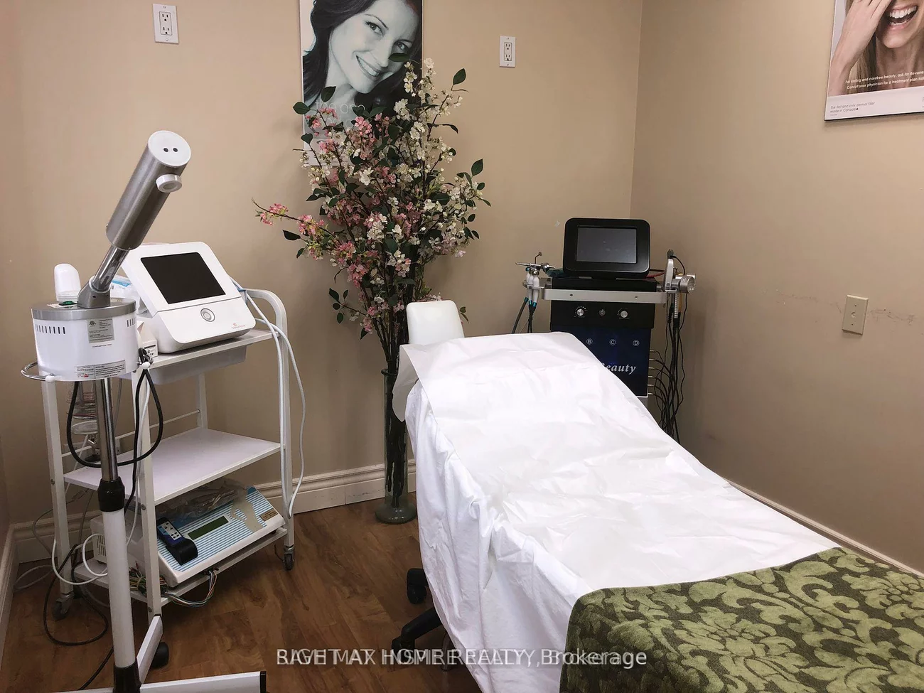 1525, Albion, Mount Olive-Silverstone-Jamestown, Toronto