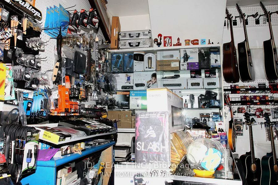 465, Rogers, Keelesdale-Eglinton West, Toronto