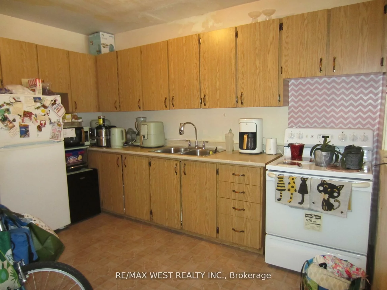 2444, Dufferin, Briar Hill-Belgravia, Toronto