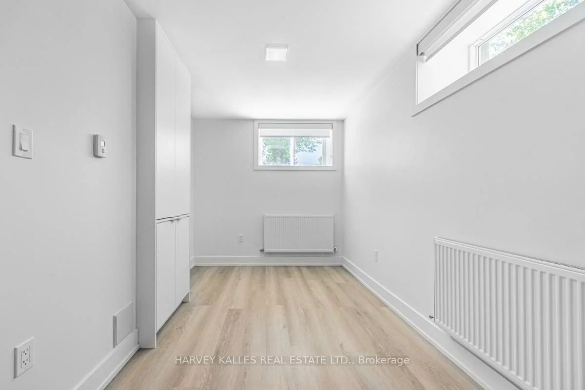 18, Cavell, Mimico, Toronto