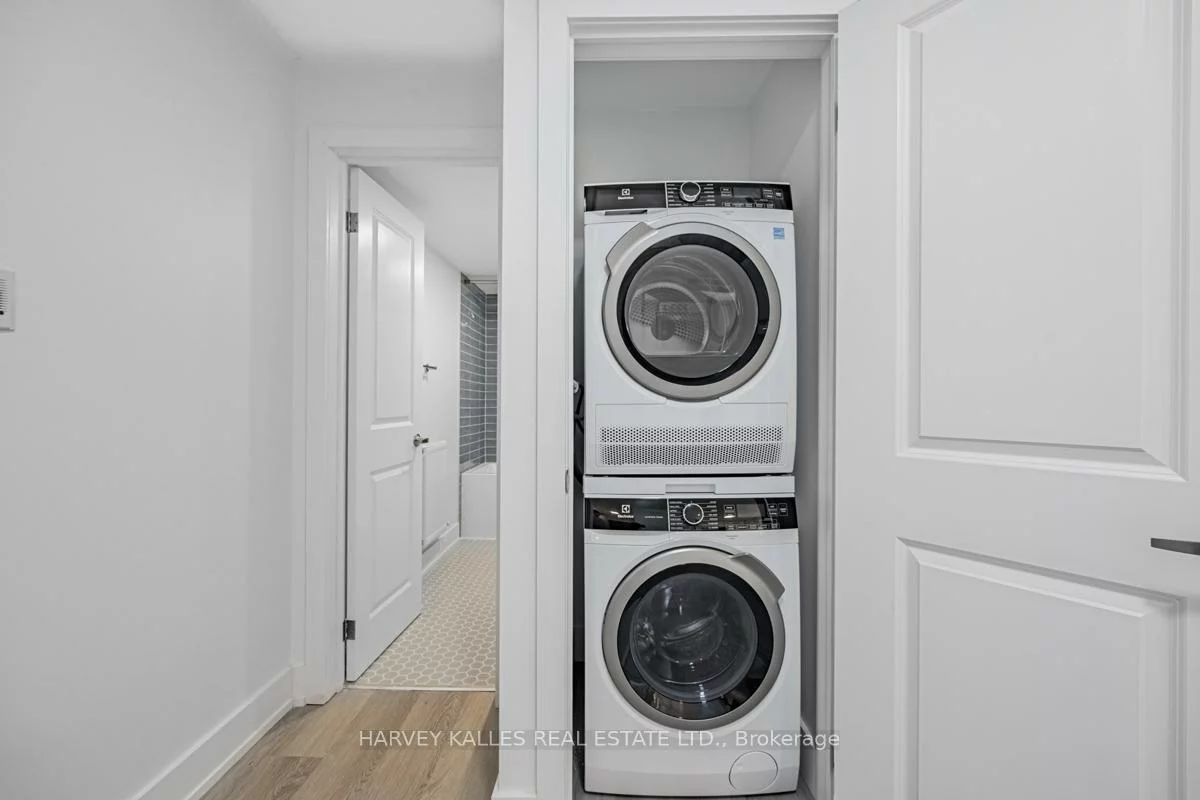 18, Cavell, Mimico, Toronto