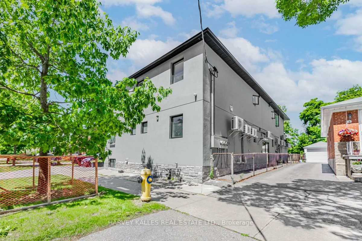 18, Cavell, Mimico, Toronto