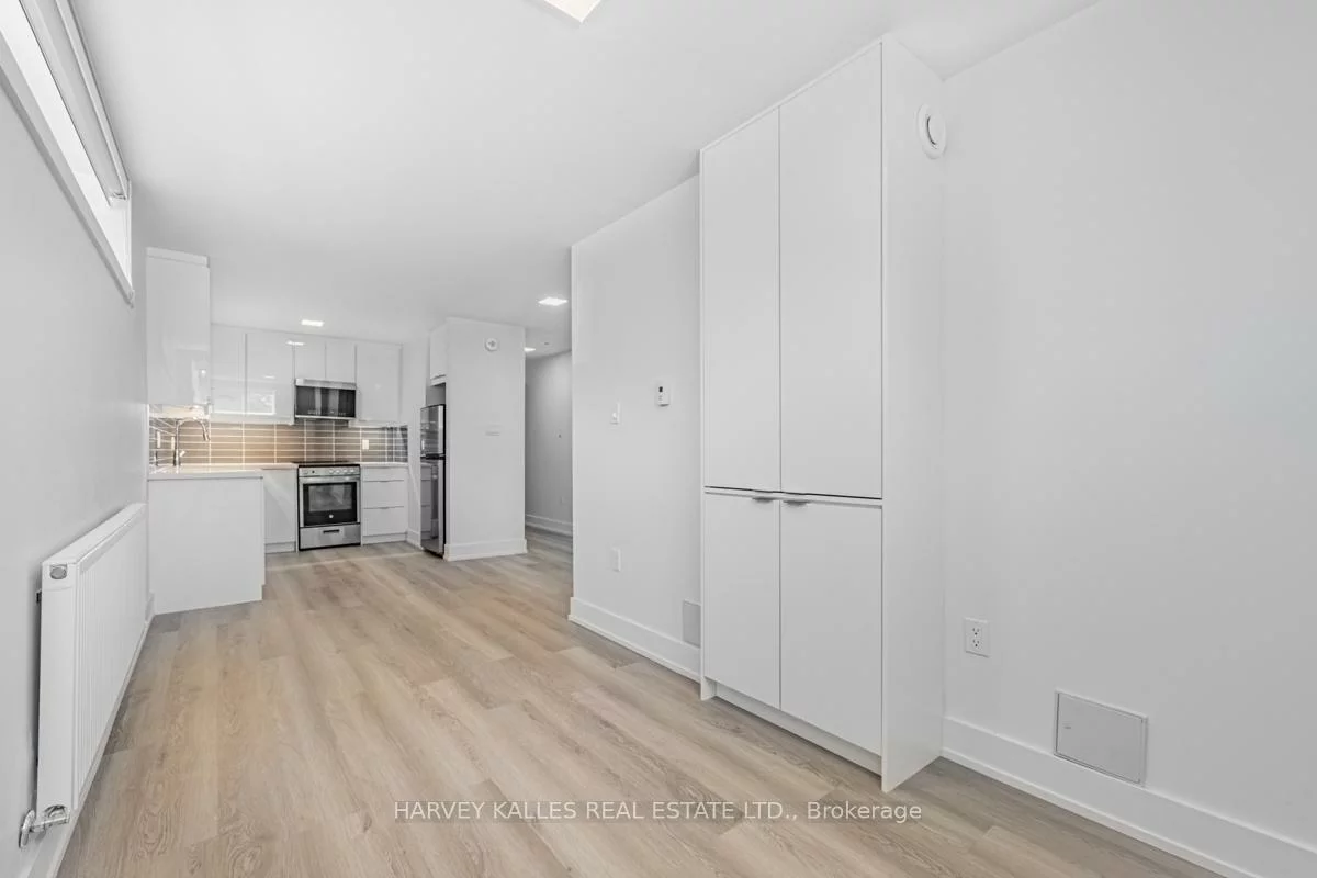 18, Cavell, Mimico, Toronto