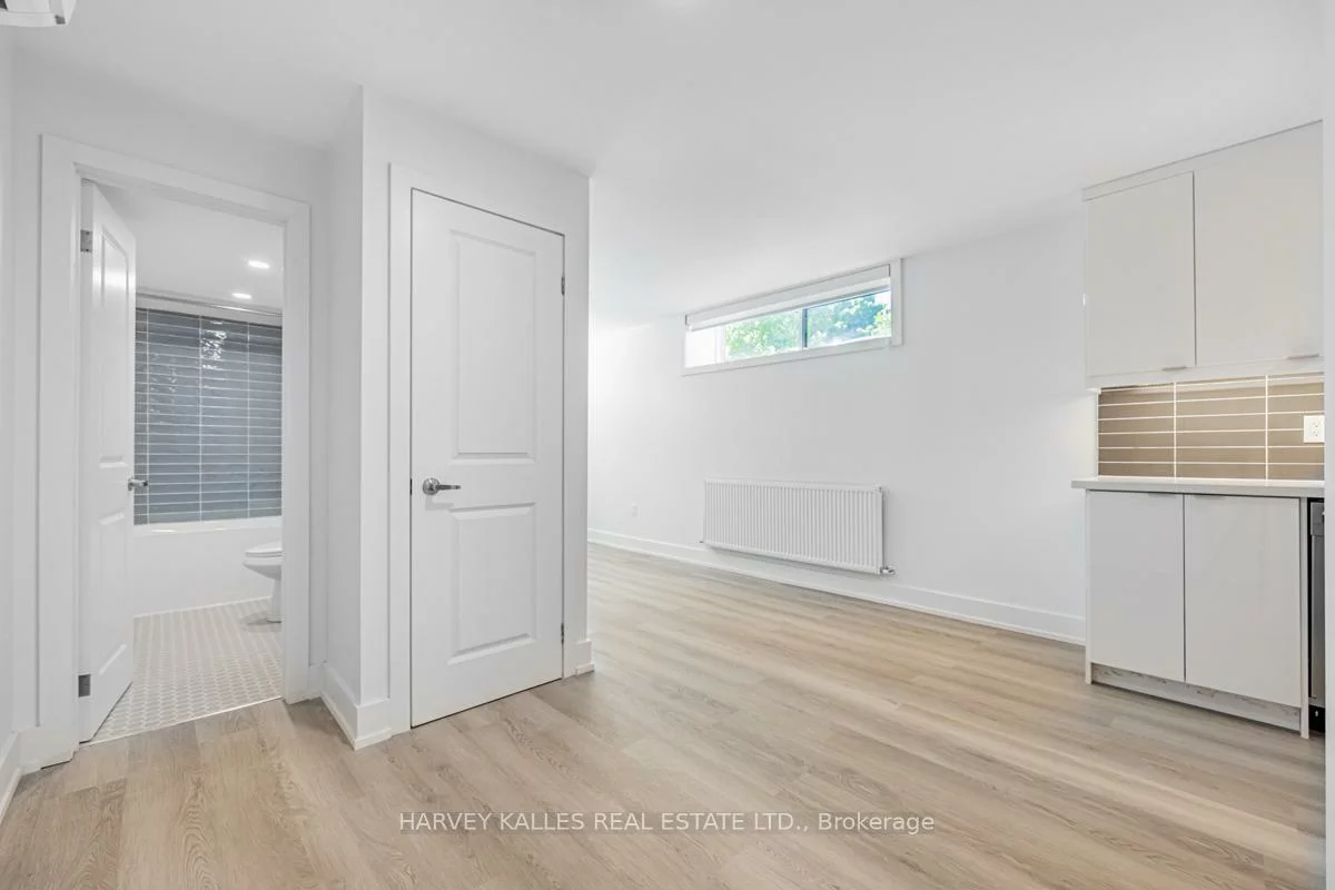 18, Cavell, Mimico, Toronto