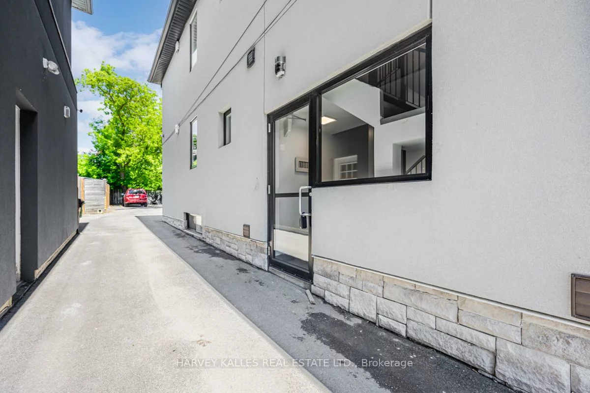 18, Cavell, Mimico, Toronto