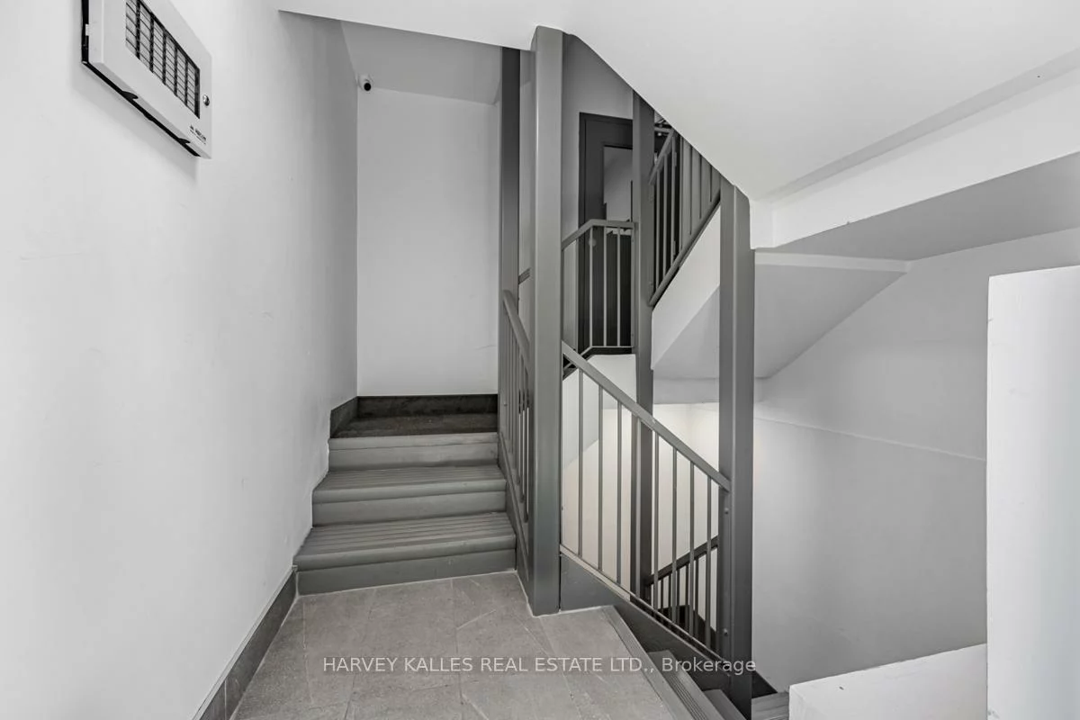 18, Cavell, Mimico, Toronto