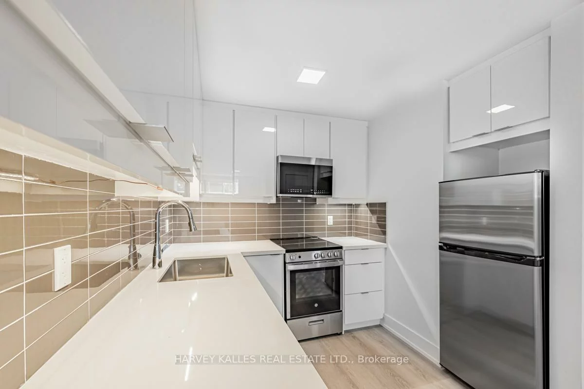 18, Cavell, Mimico, Toronto