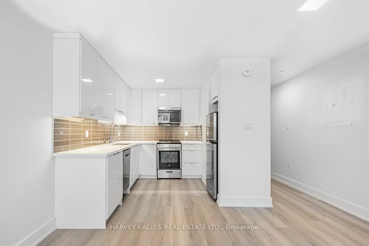 18, Cavell, Mimico, Toronto
