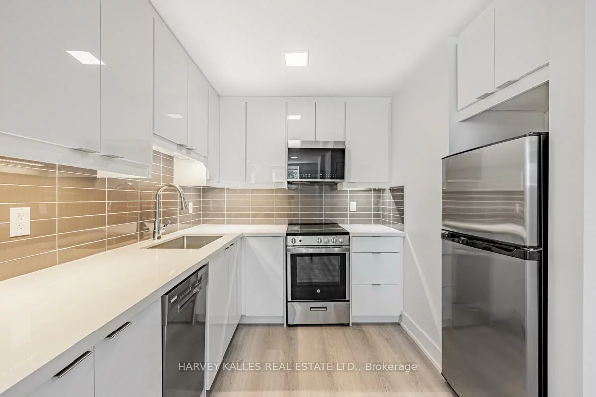 18, Cavell, Mimico, Toronto