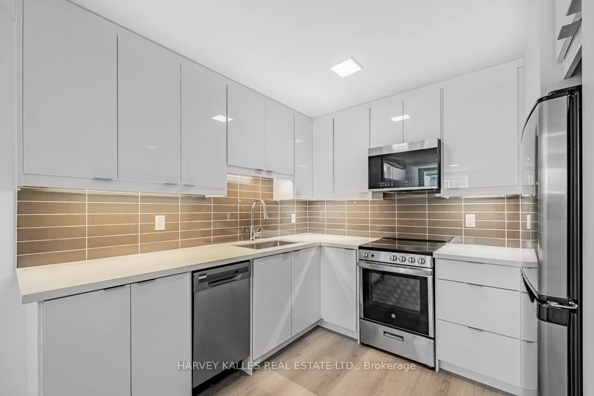 18, Cavell, Mimico, Toronto