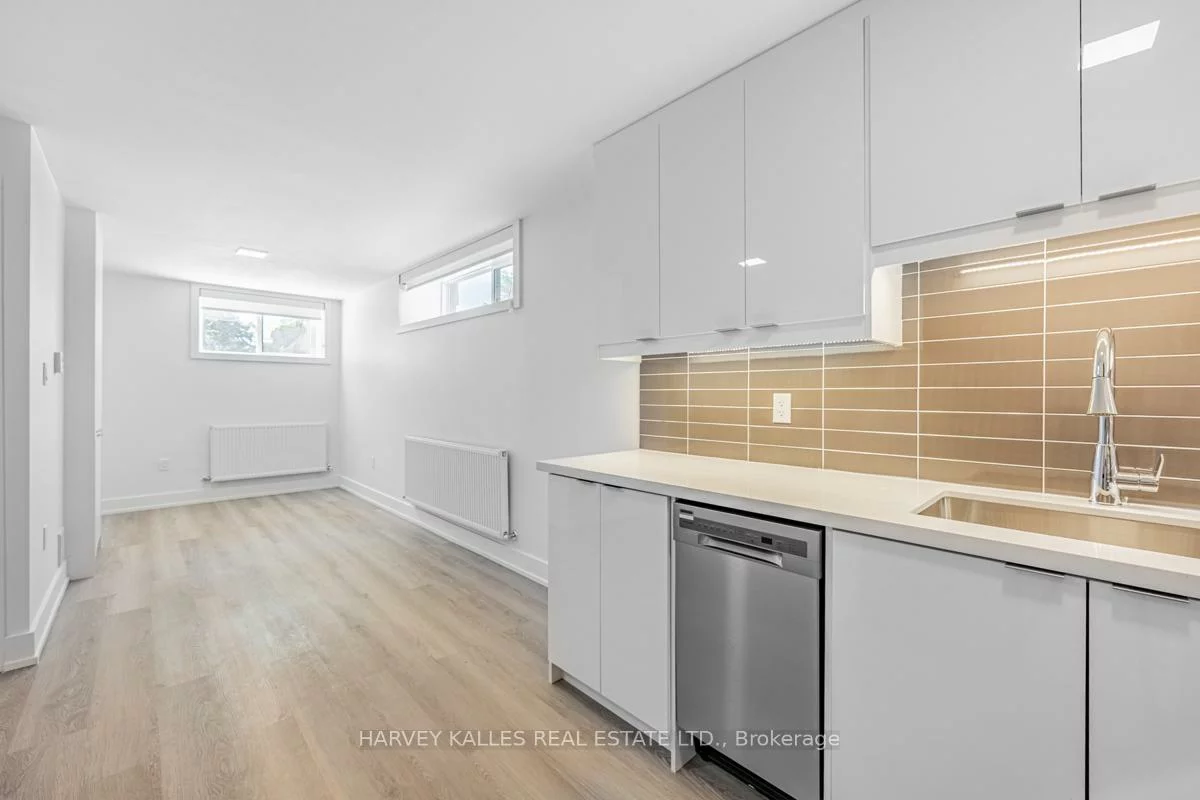 18, Cavell, Mimico, Toronto