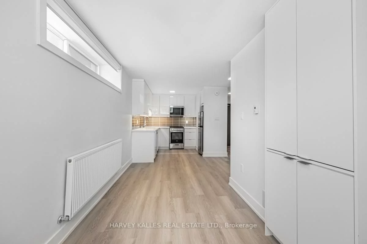 18, Cavell, Mimico, Toronto