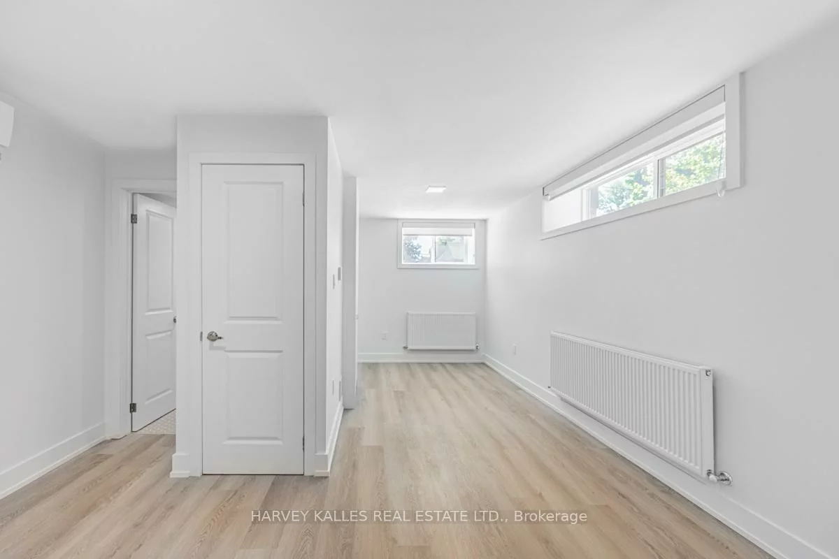 18, Cavell, Mimico, Toronto