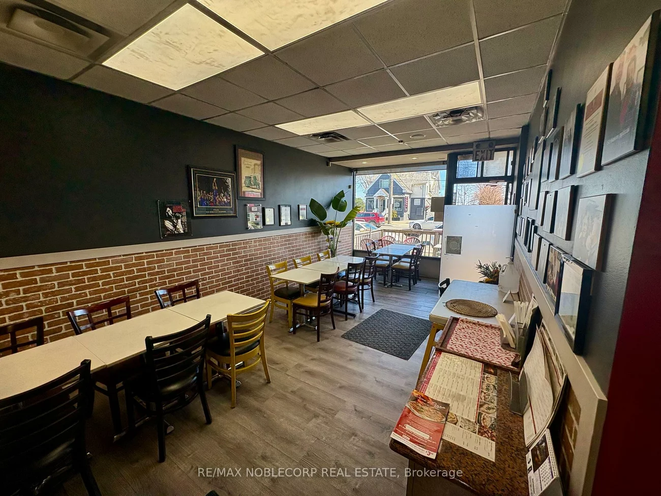 820, The Queensway, Stonegate-Queensway, Toronto